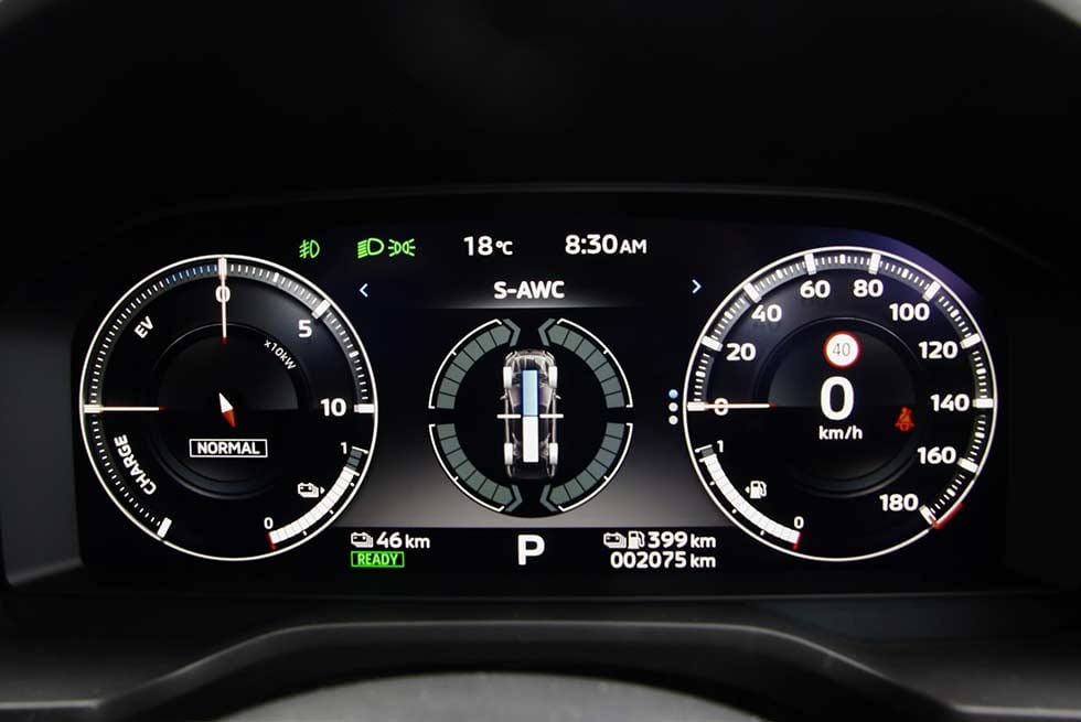 三菱アウトランダーPHEVのメーター