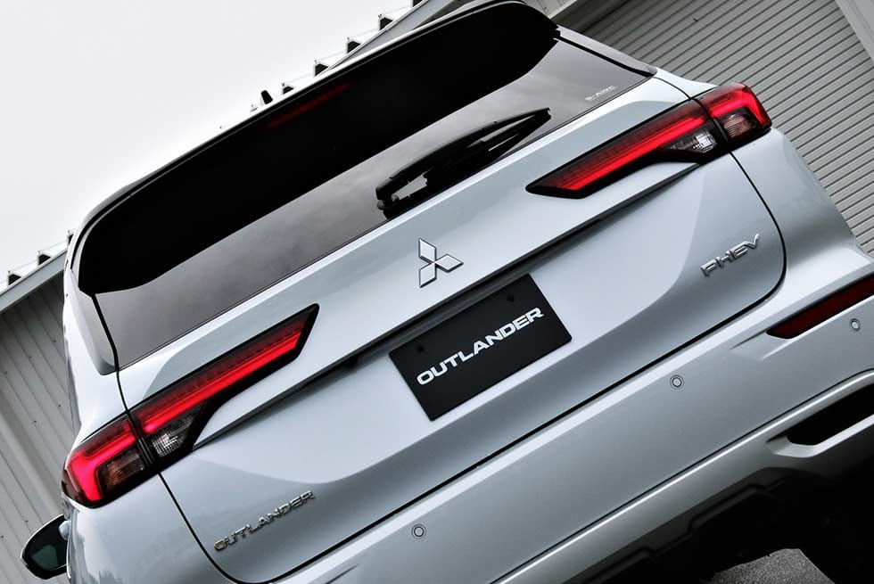 三菱アウトランダーPHEVのリヤエンド