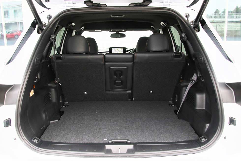 三菱アウトランダーPHEVの荷室