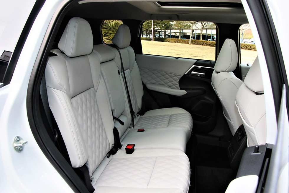 アウトランダーPHEVの2列目シート