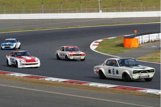 第一レースではヒストリックカー部門の各モデルが出走