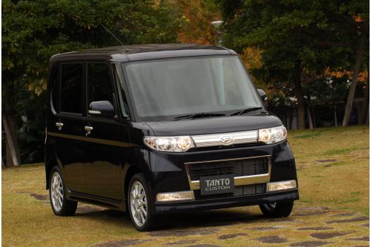 ダイハツ 新型 タントカスタム RS　エクステリア