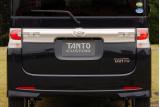 新型タントカスタム　リアビュー