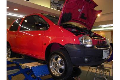 装着車両「ルノートゥインゴ」