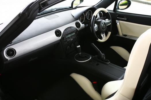 マツダ「ロードスター マツダスピードコンセプト（参考出品車）」インパネ