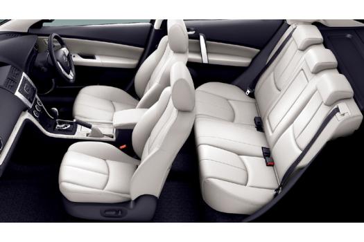 新型 マツダ アテンザ スポーツ 25EX シート