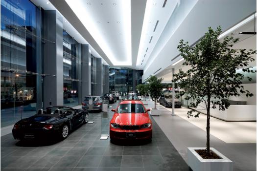 BMW大阪 新梅田支店