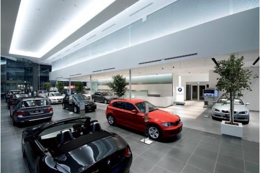 BMW大阪 新梅田支店