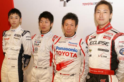 左より中嶋 一貴、大嶋 和也、小林 可夢偉、石浦 宏明 各選手