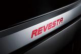 スバル ステラ「ＲＥＶＥＳＴＡ（リベスタ）Ｓ」 画像 インテリア REVESTA　REDロゴ入りリヤゲートガーニッシュ 