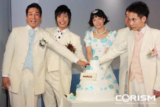 左から「藤崎マーケット」田崎 祐一サン・藤原 時サン/3代目「しあわせマチ子さん」沖 樹莉亜サン/「インパルス」堤下 敦サン・板倉 俊之サン(日産 マーチ コレット「みずたマーチ」発表イベントにて)