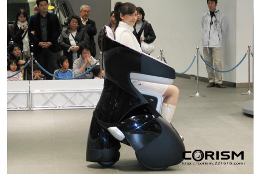 トヨタ パーソナルモビリティ「i-REAL(アイリアル)」デモ走行 画像