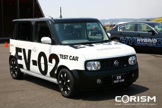 日産が独自開発を進めるリチウムイオンバッテリーを搭載した独自開発の電気自動車(試験車両)