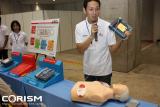 「母と子の楽ラク運転講習会〜お父さんも、ご一緒に!!〜」　イベント会場の模様(「AED」体験コーナーその3)