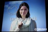 三菱の新しい企業広告"Drive@earth(ドライブ・アット・アース)"に出演する女優 宮崎 あおい さん(画像はTVCM「Drive@earth　宣言編」より)