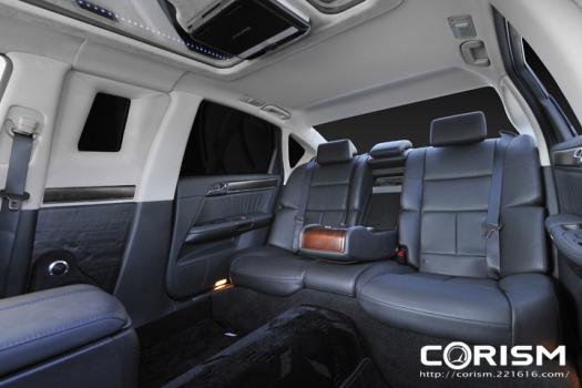 光岡自動車「Galue(ガリュー) リムジン S50 350LX 本革パッケージ」 インテリア(記者発表会場にて)