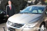 新型「パサートCC」と、フォルクスワーゲン グループ ジャパン(株) ゲラシモス・ドリザス 代表取締役社長