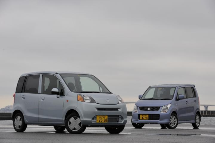 ＧＲＡＳＳーＣＦ　１３インチ　軽自動車用　スタッドレス　ワゴンＲ，ライフ 軽自動車用13インチスタッドレスセット入庫です。 ヴェルサンディ