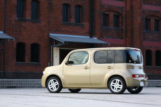 日産 キューブ リヤ