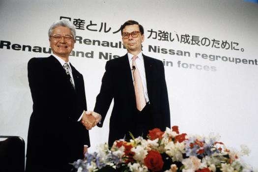ルノー・日産アライアンス調印[1999年3月27日　日産：塙義一/ルノー：ルイ・シュバイツァー]