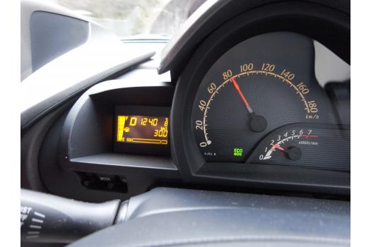 トヨタ iQ 瞬間燃費計（80km/hアクセルオフで燃料カット）
