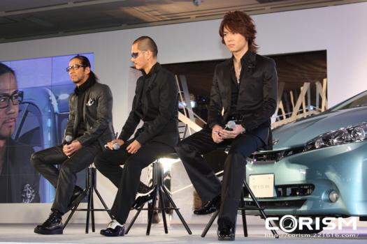 新型ウィッシュ報道発表会に現れた『EXILE』の中心メンバー、リーダーのHIRO、ボーカルのATSUSHI・TAKAHIRO