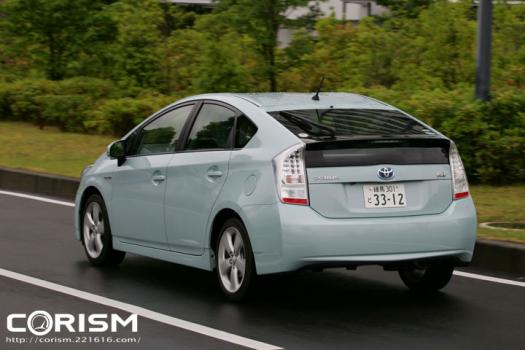 テスト試乗中の新型プリウス[しつこいですが、写真は国沢さんちの愛車ではありません]