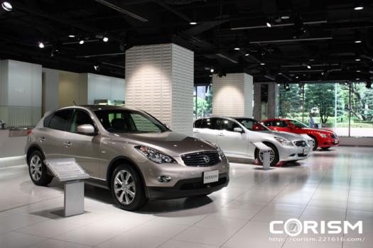 本社移転前に5月末で閉鎖した日産本社ギャラリーが1日限りの復活を遂げた! 写真は、「クーペ」「セダン」「クロスオーバー」と3タイプ並んだスカイラインファミリー
