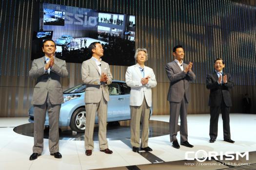 左から日産自動車 カルロス・ゴーン CEO、松沢 成文 神奈川県知事、小泉 純一郎 元首相、中田 宏 横浜市長、志賀 俊之 日産自動車 COO
