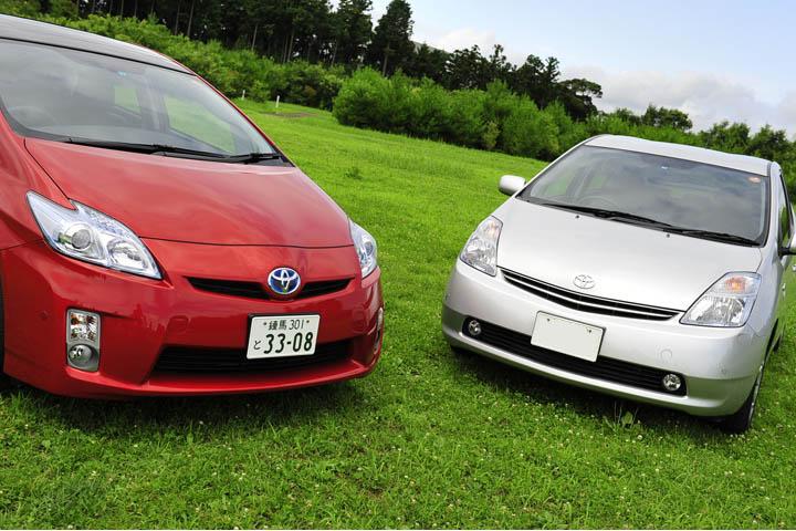 トヨタ 新型 プリウス vs 中古車 トヨタ 2代目 プリウス