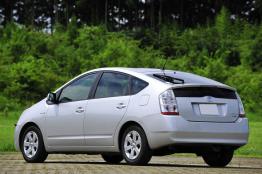 中古車 トヨタ 2代目 プリウス リヤ