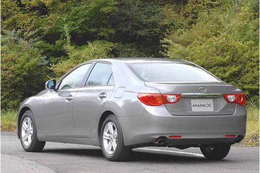 トヨタ 新型 マークX 標準車 リヤビュー