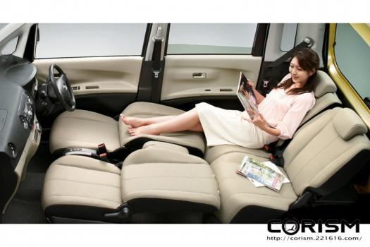 ダイハツ 新型 タント エグゼ(TANTO Exe)　インテリア[ロングソファーモード]