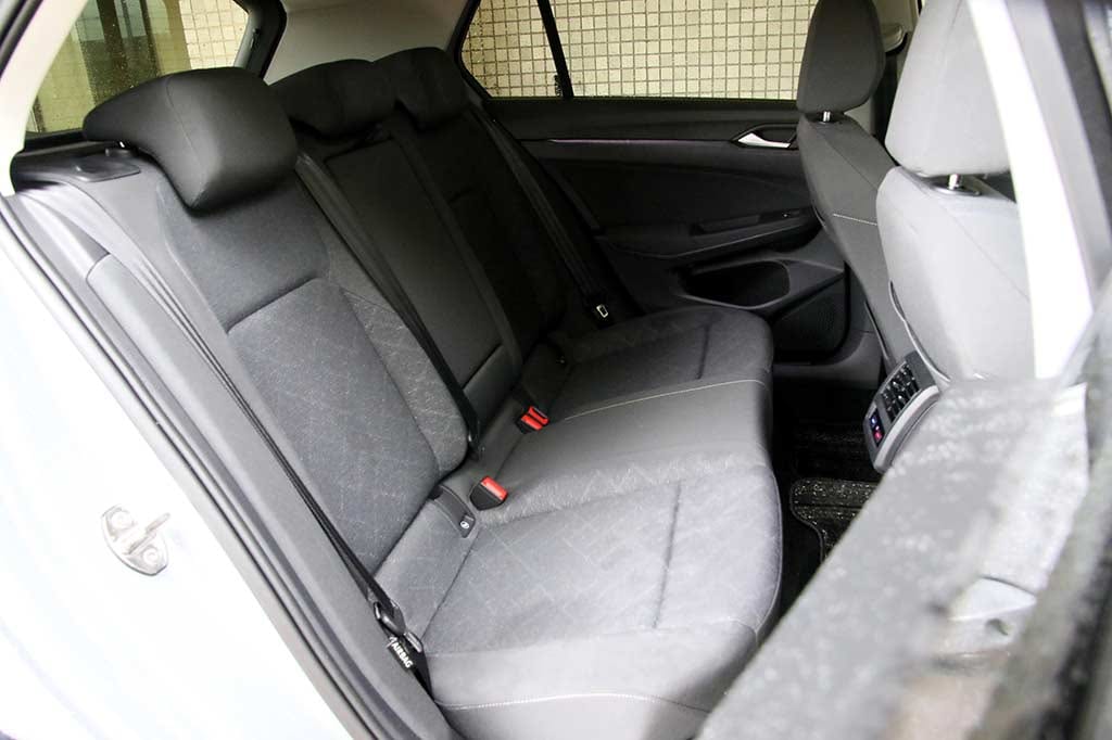 golf 8の後席