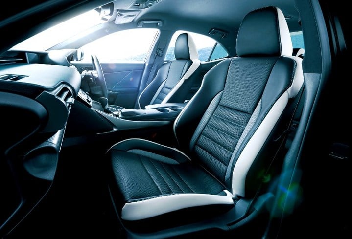 安全装備をやや充実させたオシャレな内装の特別仕様車F SPORT