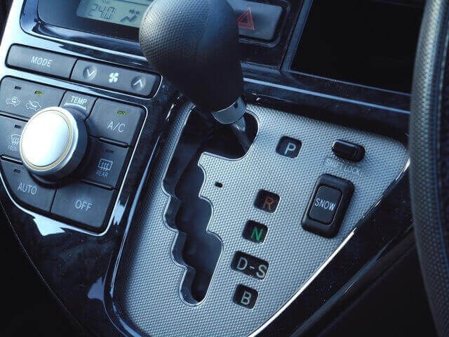 ATFとは?オートマオイルの交換費用、時期について整備士が解説