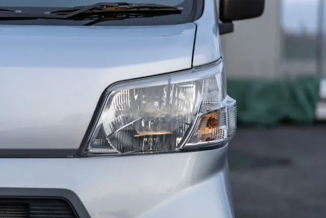 ヘッドライトの黄ばみを除去!磨き方やおすすめ商品を整備士が解説