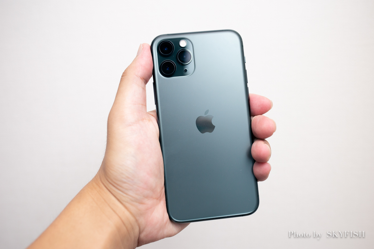 iPhone 11 Pro と iPhone SE