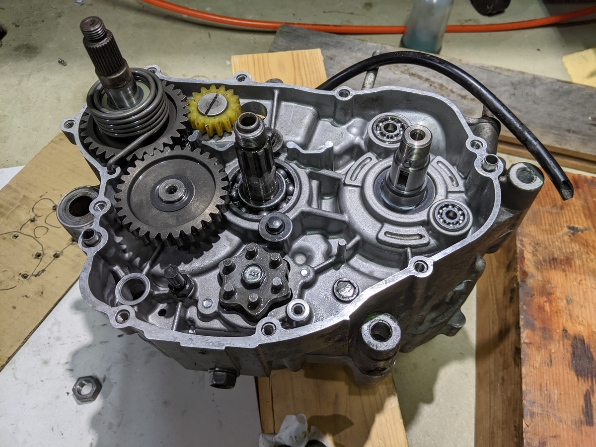 KDX200SR エンジン修理要す スペアーエンジン部品取り付き
