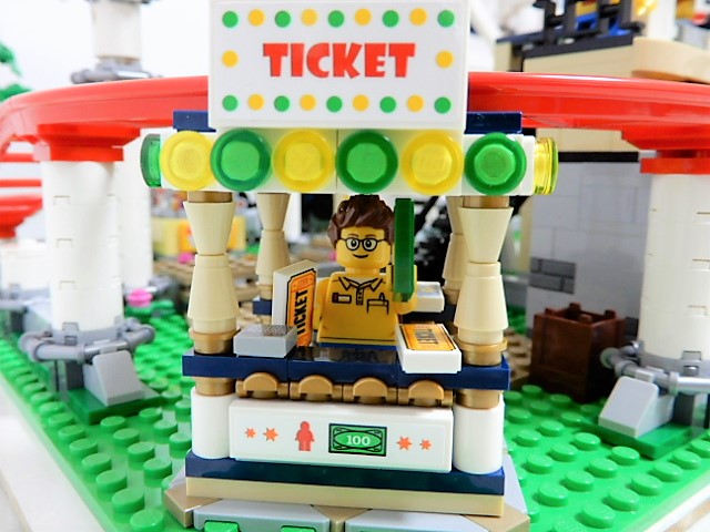 LEGO 10261 ローラーコースター - 小さな世界