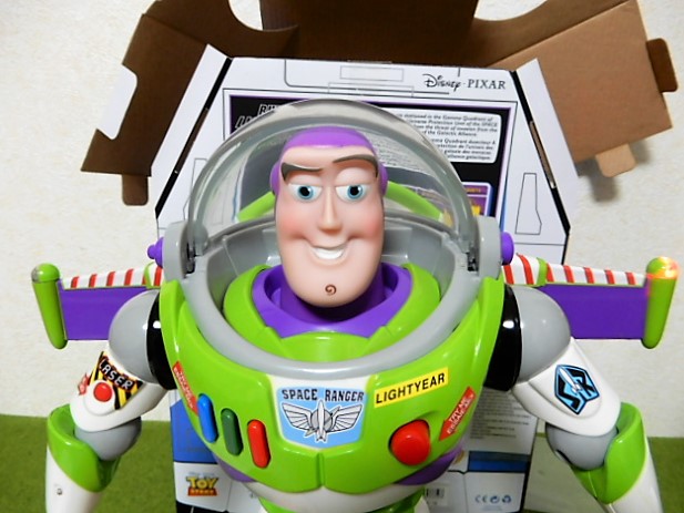ディズニーストア公式 トーキングフィギュア バズ・ライトイヤー