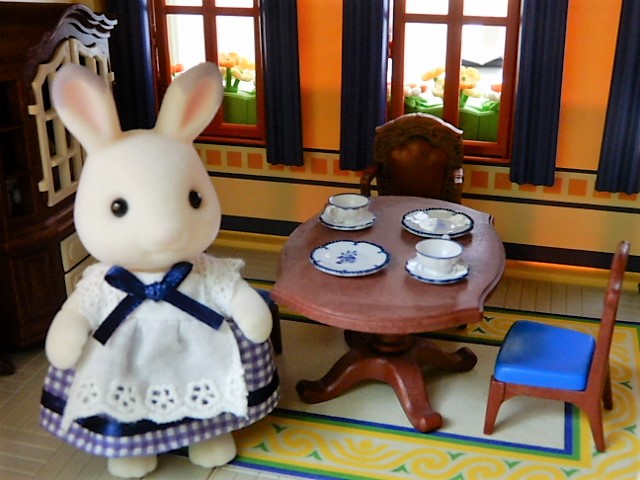 シルバニア　ネイビーローズ小物 ネイビーローズテーブルウェア試着 - 小さな世界