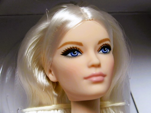 バービー人形　バービールックスプラチナブロンド Amazon.co.jp: バービー(Barbie) ルックス プラチナブロンド 【6