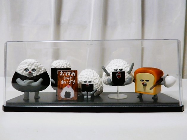 パンどろぼうフィギュアを飾る - 小さな世界