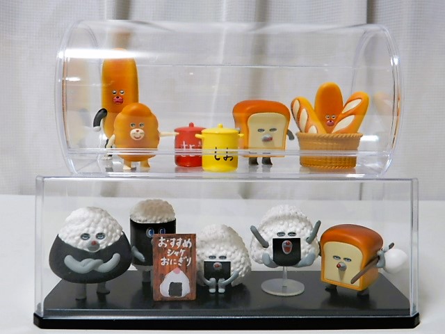 パンどろぼうフィギュアを飾る - 小さな世界