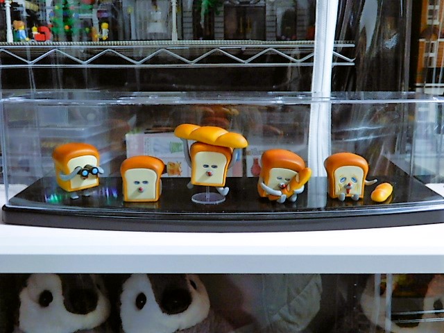 パンどろぼうフィギュアを飾る - 小さな世界