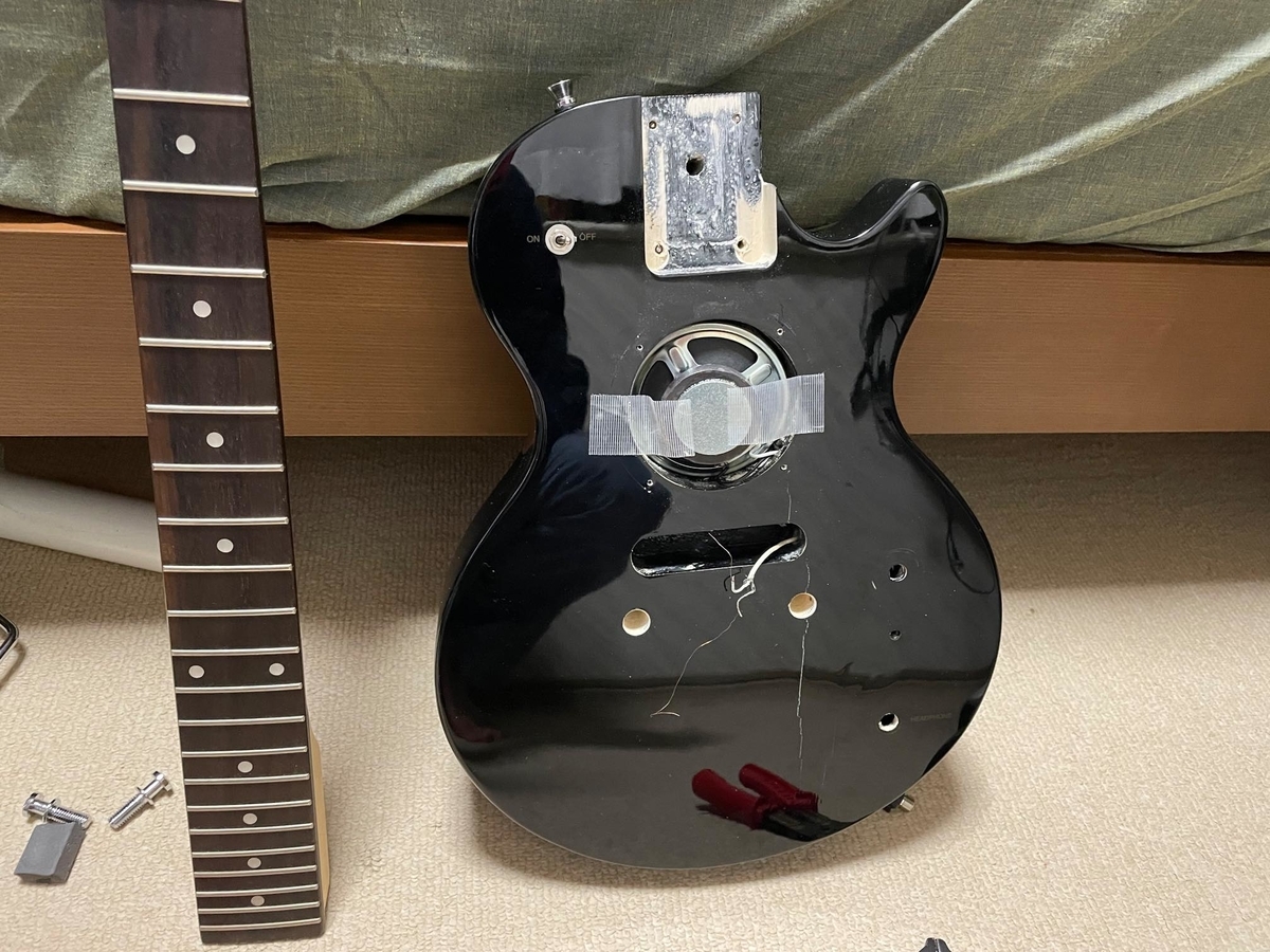 アンプ付きエレキギター（SLP-180）を改造して、アンプの音割れを改善