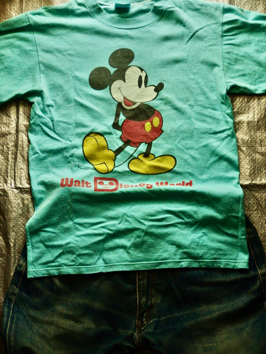 古着1980年代ミッキーマウスtシャツをご紹介 アメリカ製の染み込みプリントです ディスディスブログ