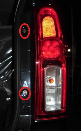 タント LA650S テールレンズ交換 - ウッドベル 整備 修理 作業