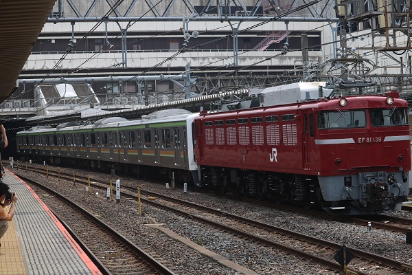 【期間限定値下げ】EF64 大宮車 スタフ差し EF64とEF81の2機を使った配給 209系3100番台ハエ72編成の廃車